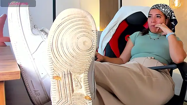 alma fenix online show from October 25, 1:52 pm