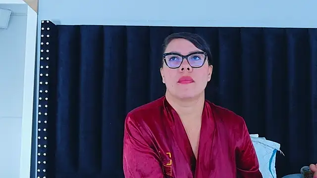 hotlatinateacher online show from March 22, 11:49 am