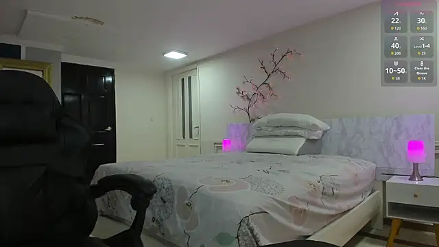 charolbruce 1 online show from March 24, 11:59 am