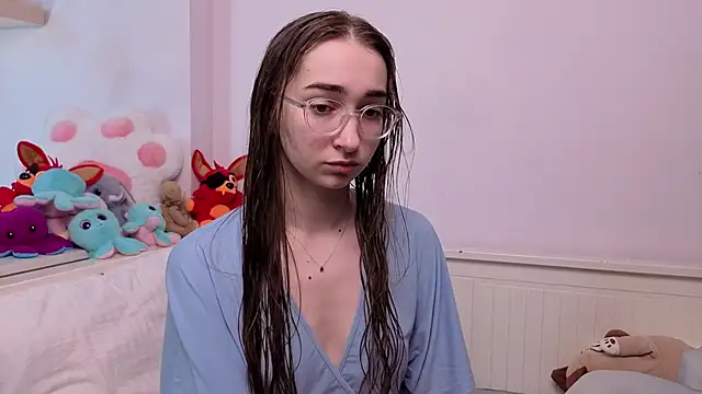 PollyBeev online show from June 7, 7:37 am