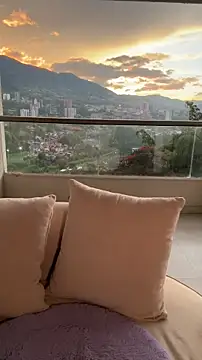 Lanataylor- online show from April 11, 11:08 pm