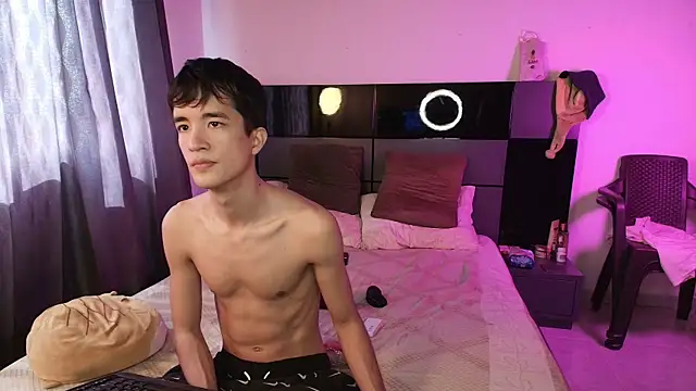 TrampTalesOfLove online show from April 14, 7:25 pm