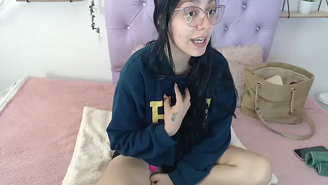 Freyja 01 online show from September 18, 9:35 pm