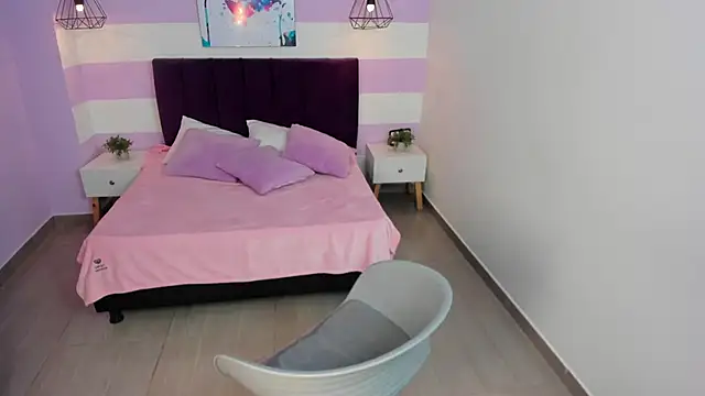 Scarlett  bell online show from December 17, 1:15 pm