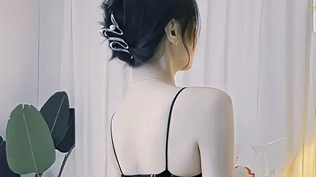 Roseonly  online show from June 14, 1:33 pm