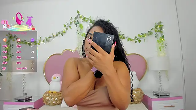 NahiaraReina online show from October 3, 1:49 pm