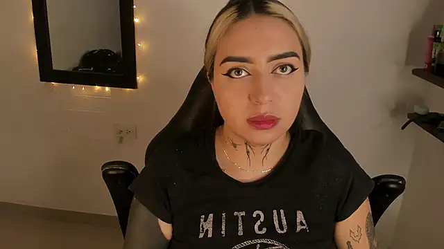 AnnikaMerliahh  online show from February 20, 12:39 pm