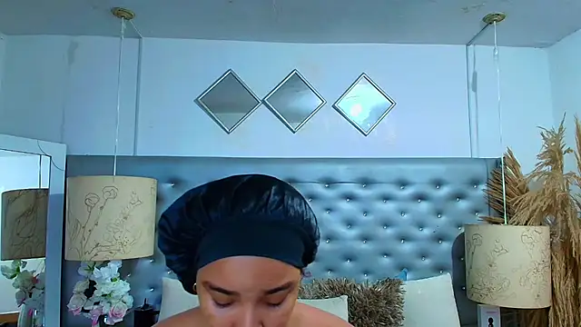 EileenBenzon online show from February 11, 3:46 pm