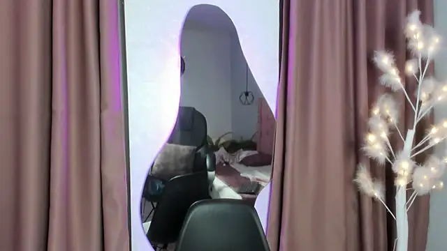 EMALINDA  HILSS online show from February 26, 3:05 am