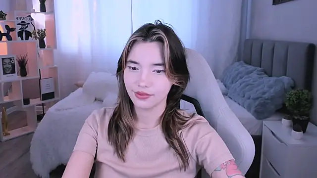 as1an girlfriend online show from June 25, 5:23 am