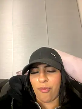 Hilary pinkk online show from December 5, 3:17 am