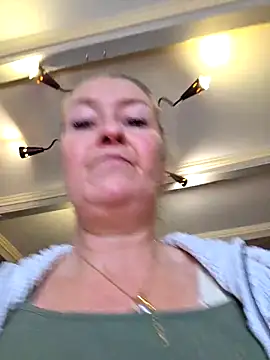 lisalustjouw online show from March 11, 1:14 pm