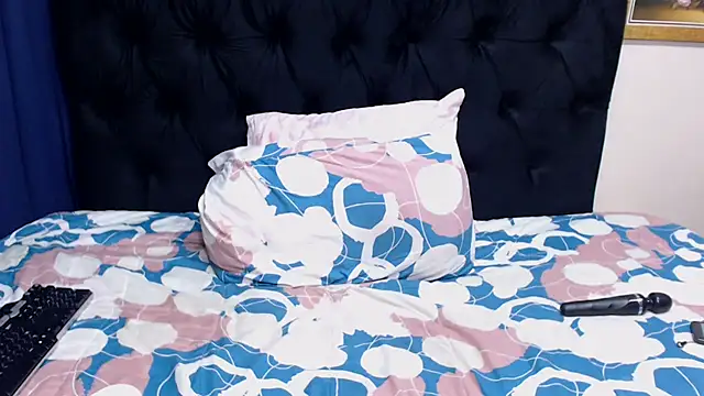 BootyliciousbustyX33 online show from September 27, 1:57 am