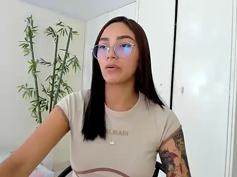 ASIAM BRUNET online show from December 22, 6:11 pm