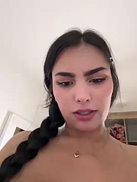 Maddy Rouse  online show from April 5, 1:37 am