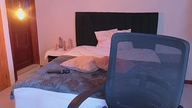 ChloeTurner  online show from February 19, 8:51 pm