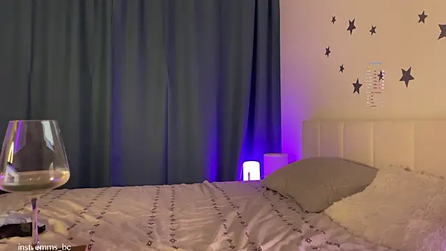 emmsee online show from November 8, 7:30 pm