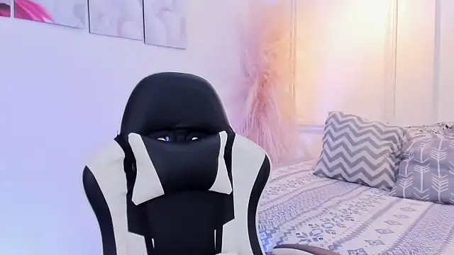 margot smith  online show from September 12, 12:45 pm