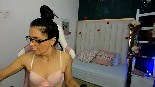 margot smith  online show from March 16, 12:42 pm