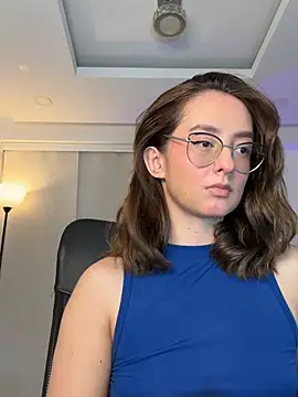 nicollefiorett online show from April 21, 11:45 pm