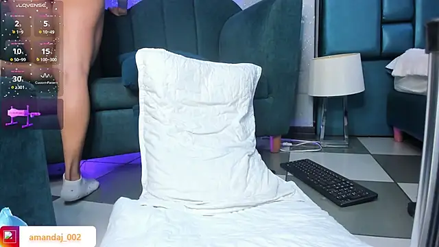 amandaaJones  online show from April 21, 7:32 pm