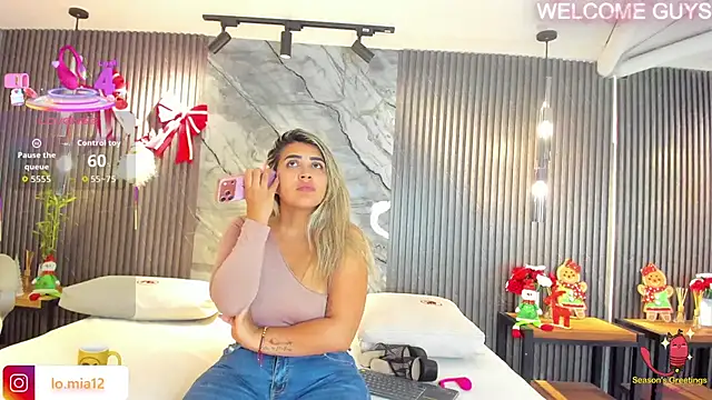 julietha taylor online show from December 15, 3:12 am