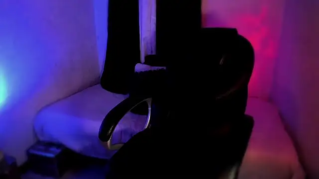 isabelithaa online show from February 19, 2:33 am