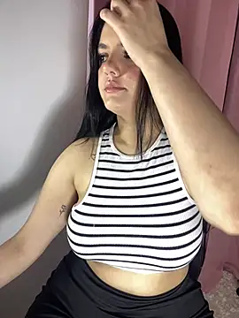 kimberlyhills1 online show from March 24, 7:30 pm