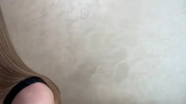 CaitlinaJayne23 online show from May 24, 4:11 am