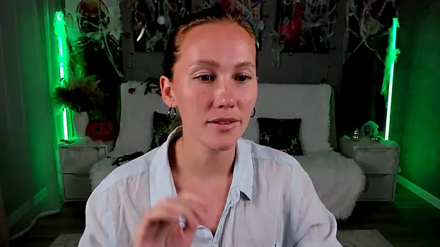 MichelleOrtis online show from October 31, 4:11 pm