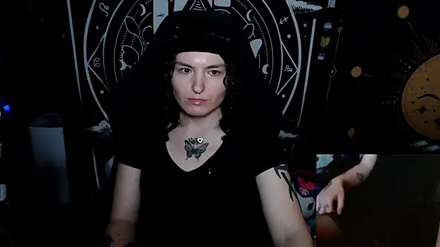 BrandiWRLD 999 online show from October 4, 8:13 pm