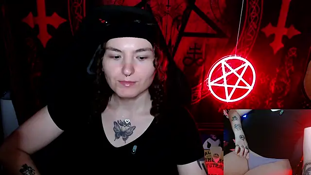 BrandiWRLD 999 online show from October 6, 8:24 pm