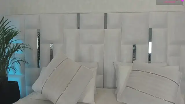 im nika  online show from September 20, 1:09 pm