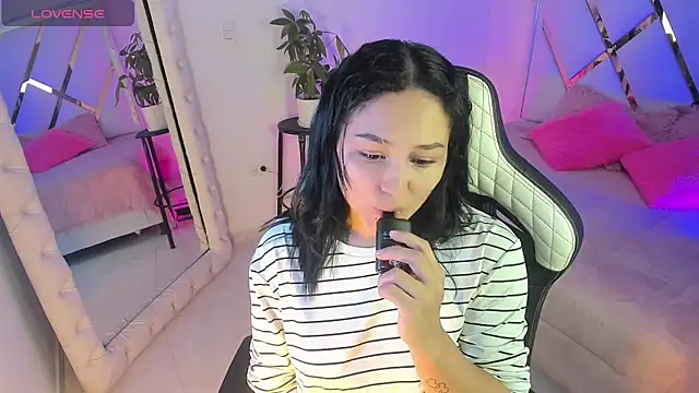 sexyy kitty18 online show from April 5, 3:16 am