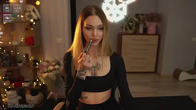 ManiFreyja online show from September 22, 6:06 pm