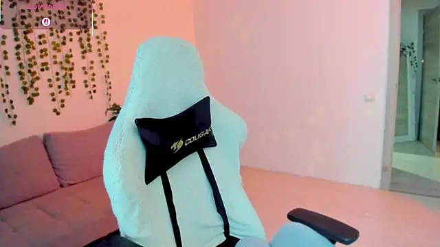 whoa-hoa-hoa-hoa-hoa online show from November 4, 2:44 pm