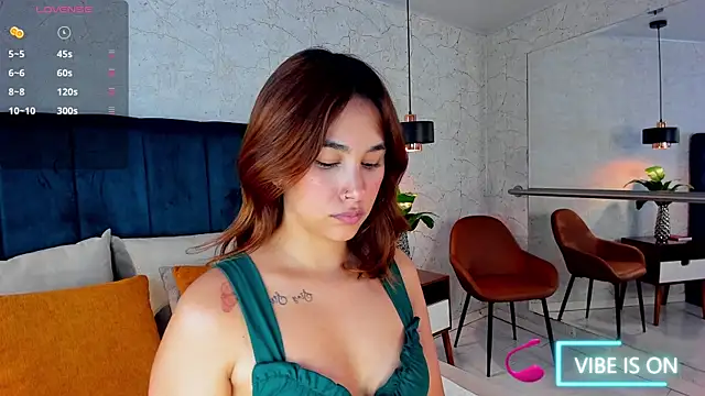 AdeleAndersonn online show from September 30, 8:35 pm