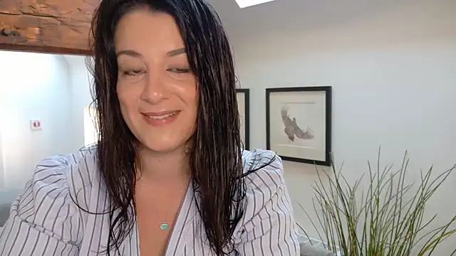 yourcassiexo online show from April 27, 8:33 am