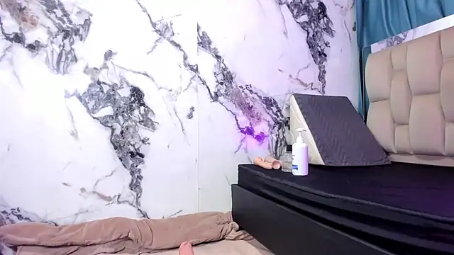 dafne queenn online show from January 9, 1:37 pm