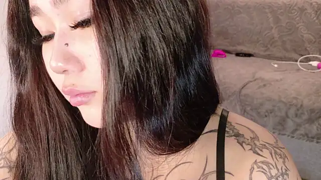 Yuriko May online show from October 17, 5:16 pm