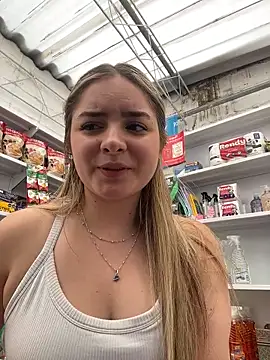 imlindapink online show from January 31, 7:11 pm