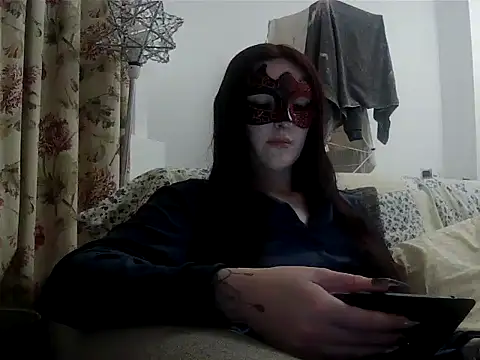 LexiSnowUK online show from February 5, 9:40 pm