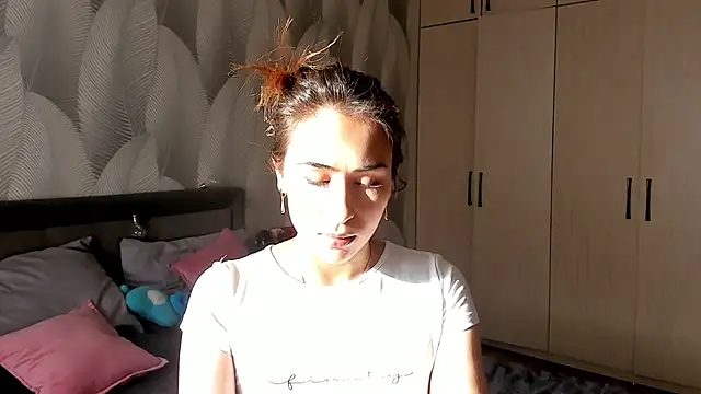 Bambiii bby online show from September 20, 2:21 am