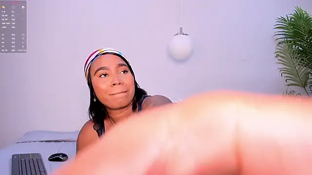 Abril Storm online show from October 10, 9:20 pm