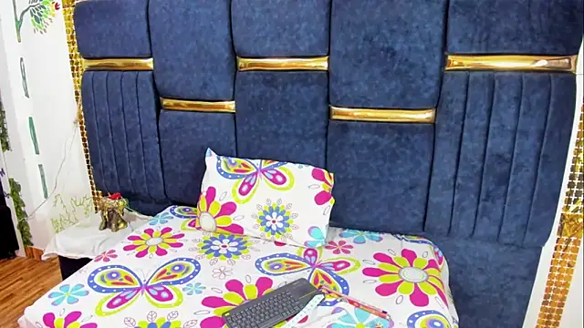 skaysanchez1 online show from October 11, 8:00 pm