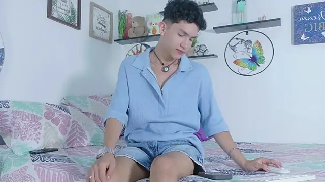 Noah tyler  online show from June 21, 7:29 pm