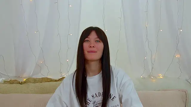 AlexandraBloom online show from February 11, 6:53 pm