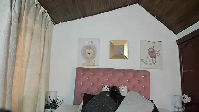 CelessteRedds online show from November 4, 11:15 am