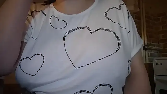 AalinnaK online show from December 14, 10:15 pm