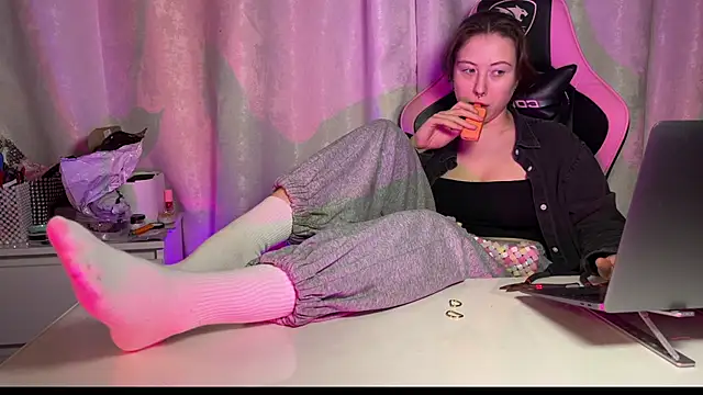 misswishh  online show from September 18, 8:51 pm